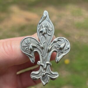 Vintage Fleur De Lis Lily Brooch!